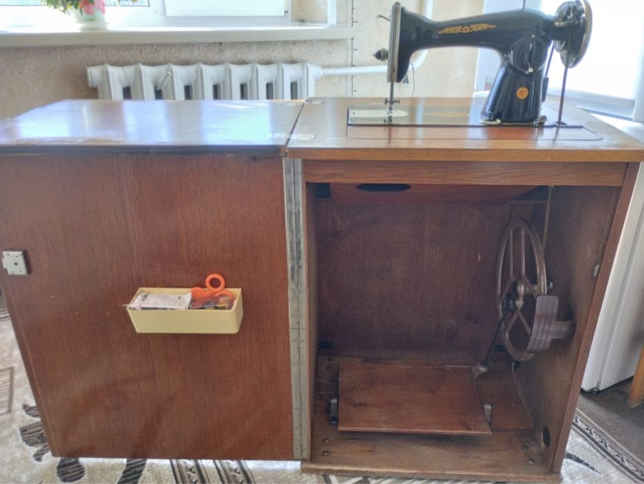 Швейная машинка б/у