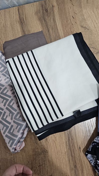 Платки от тёплых до шелковых