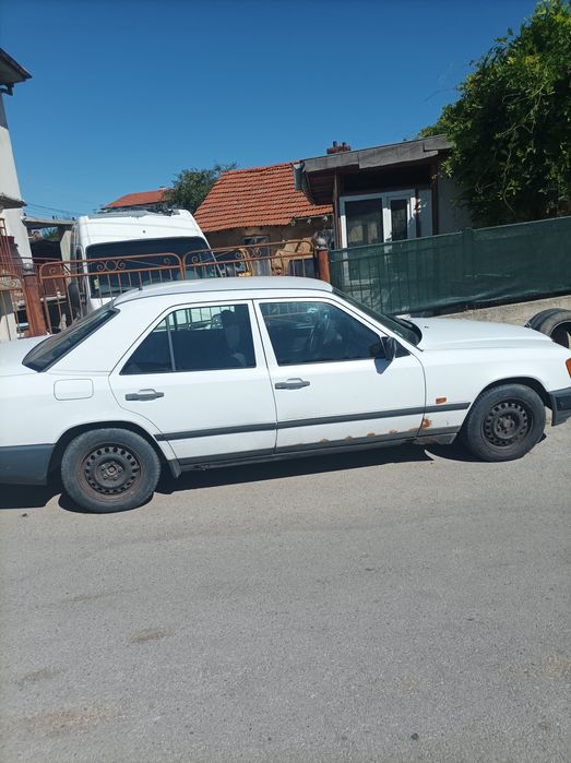 Мерцедес 124 ,200 е