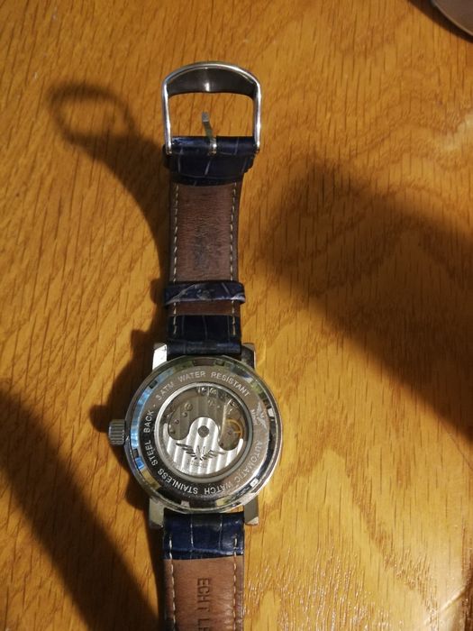 Продавам часовник Minnie в много добро състояние!