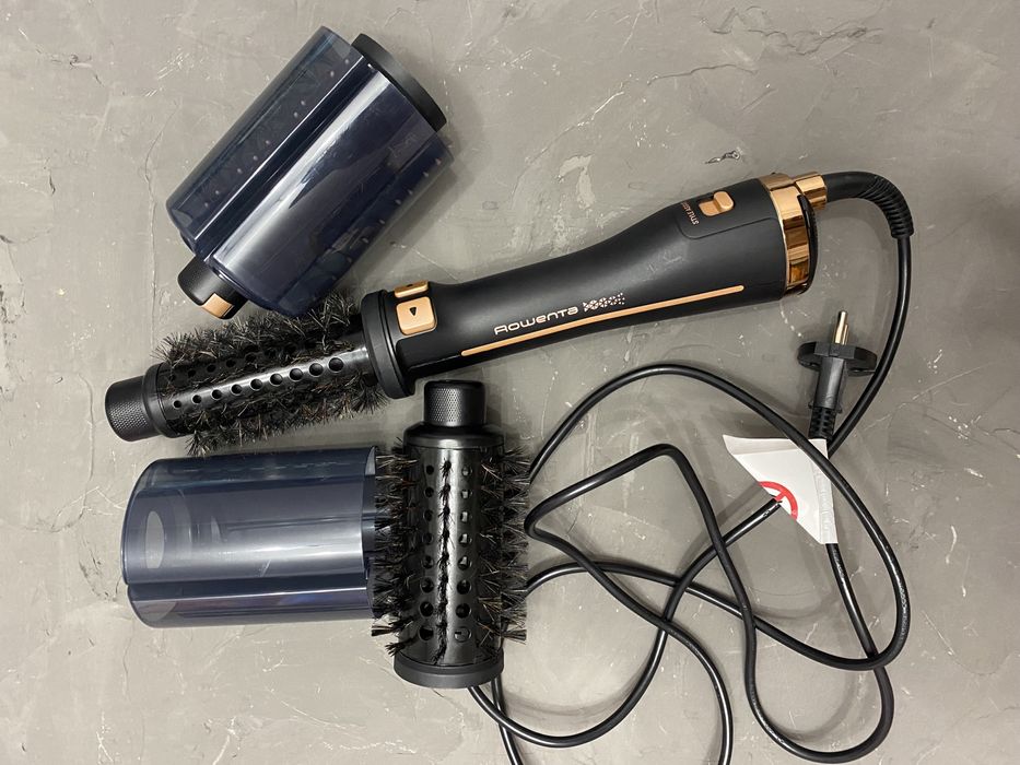 Продам фен-щетку Rowenta