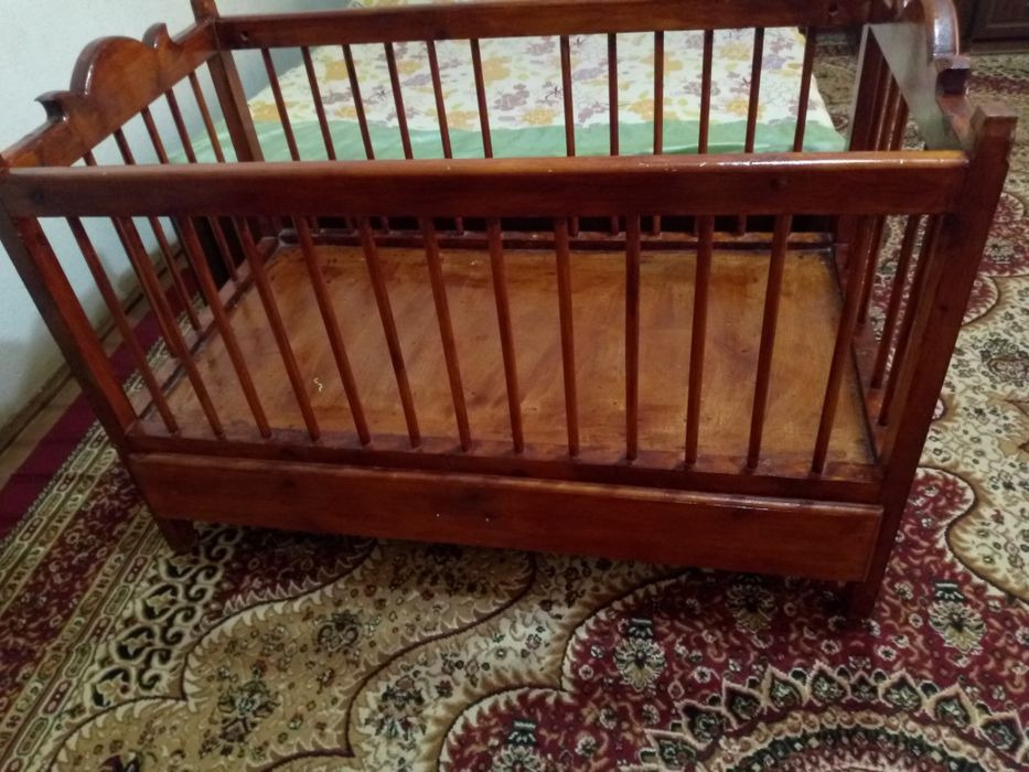 Детский кровать .