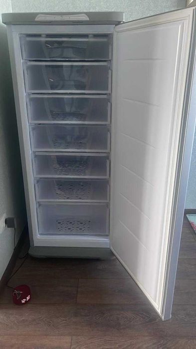 Продам морозильник