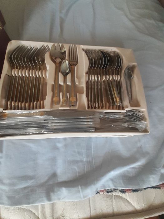 Продам столовый набор на 11 персон