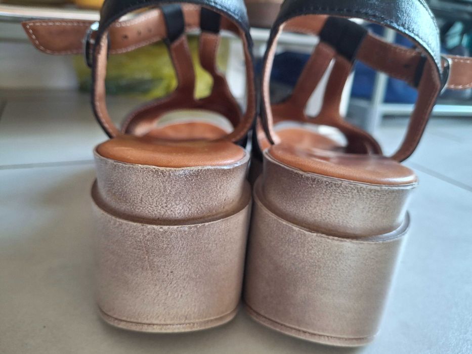 Sandale negre din piele 38