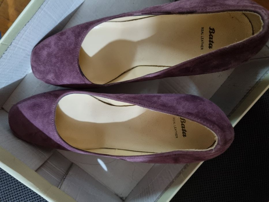 Vând pantofi piele întoarsă Bata