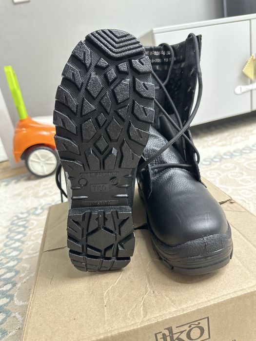 Продам зимние берцы 40 размер
