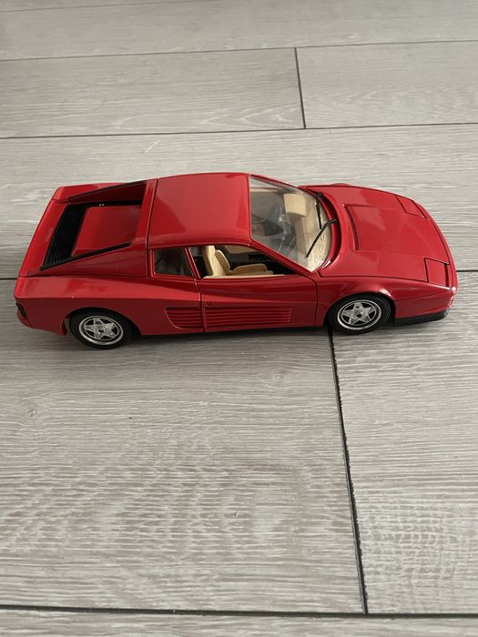 Ferrari Testarossa 1984, 1:18, metalic