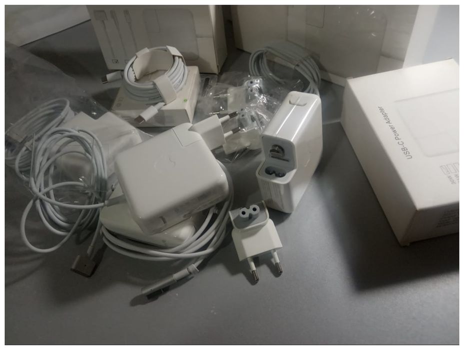 для MACBOOK - зарядка блок питания