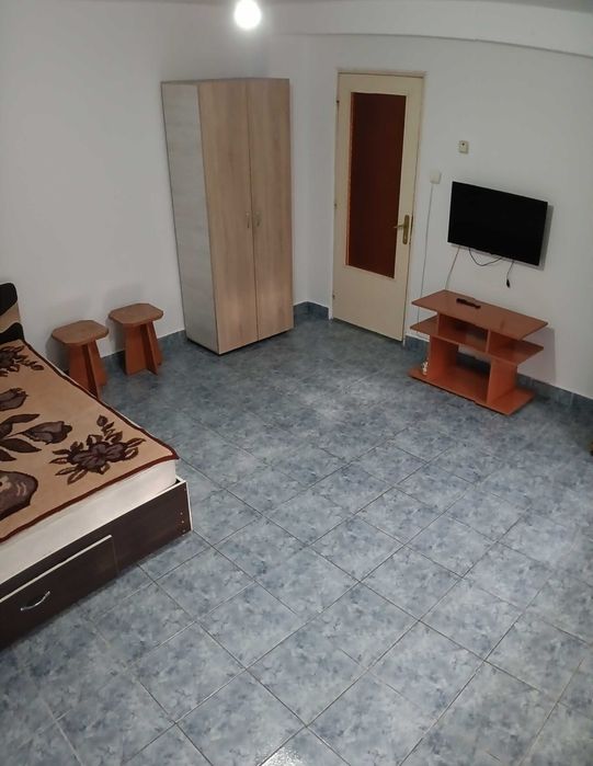 Garsoniera de vanzare,cu 2 camere langa Club Politisti Bz