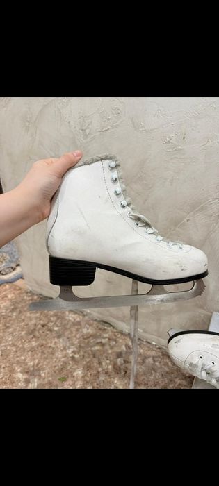 Фигурный коньки срочно продам