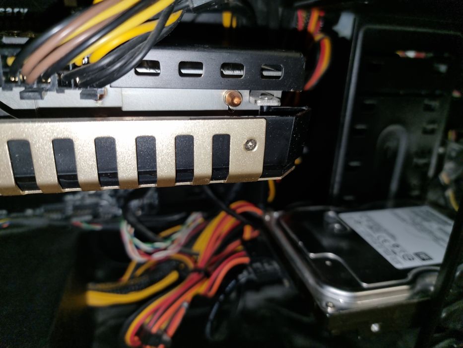 Работещ настолен компютър - Топ цена ! Без забележки!