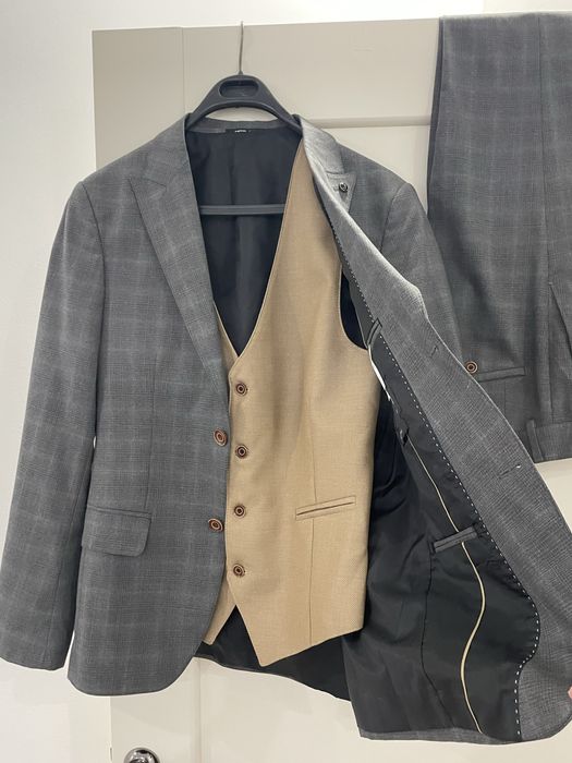 Мужской костюм, разм. 46.