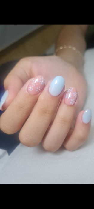 Manichiura ta, cartea ta de vizită – Redescoperă eleganța și îngrijirea profesională!