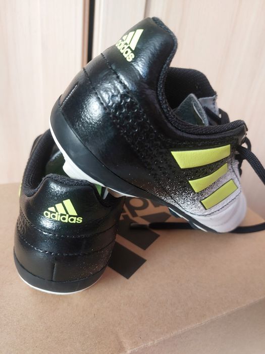 Детски бутонки adidas