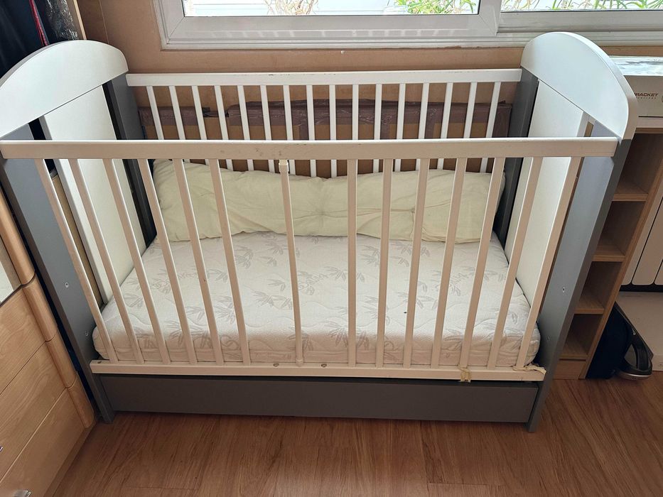 Детско Креватче с Матрак 120х60 и Обиколник на Lorelli