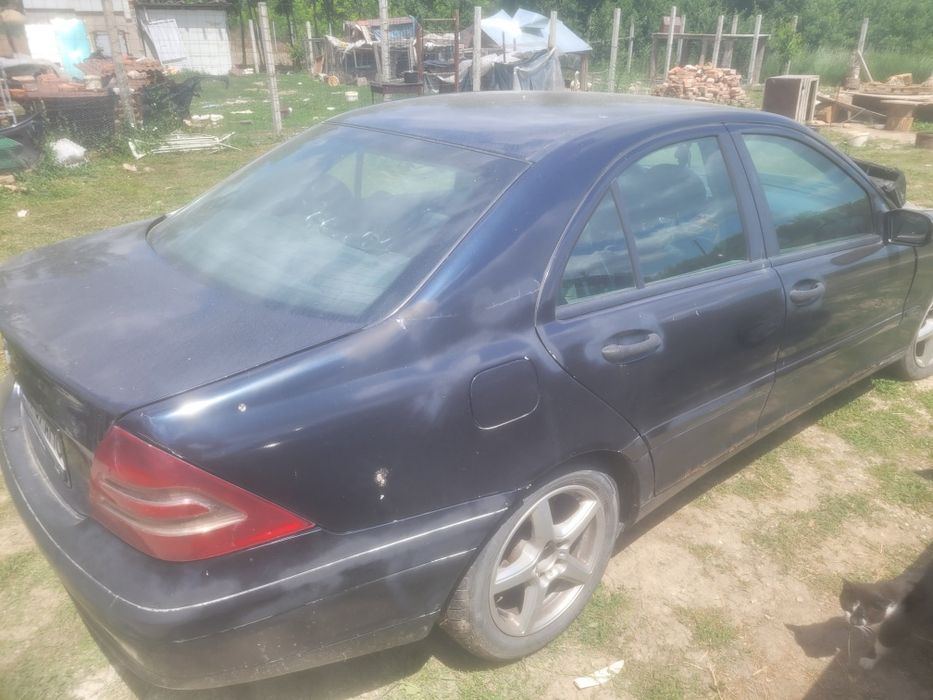Vindem mercedes benz c200