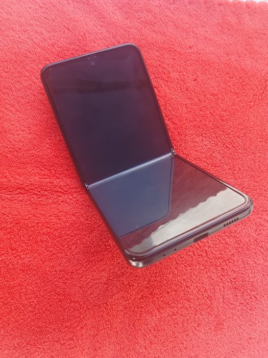 Samsung Galaxy Z Flip 3 . Aperatifka 8.ga 256 batareka 3700 Mach