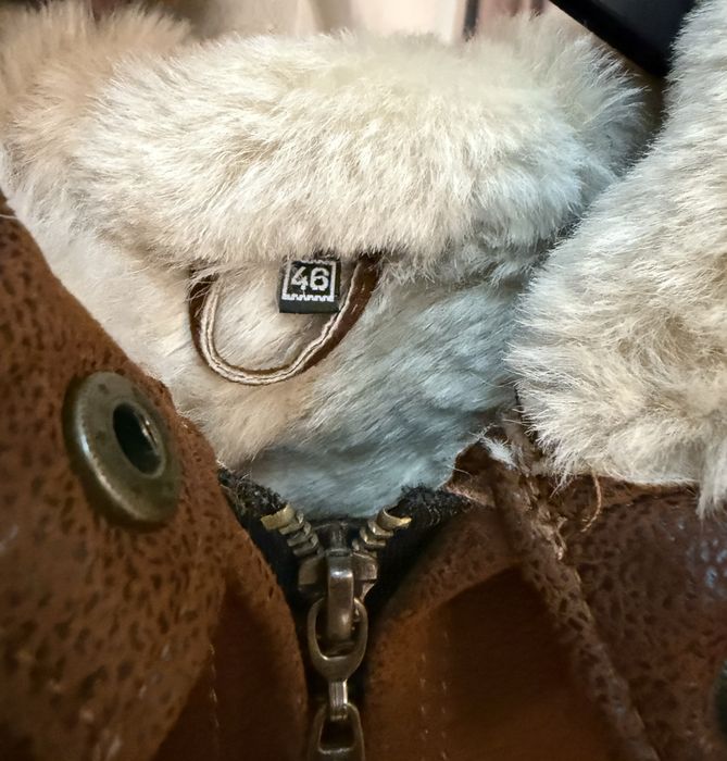 Geacă din piele cu blană naturală, mărimea 46 - Stil clasic și elegant