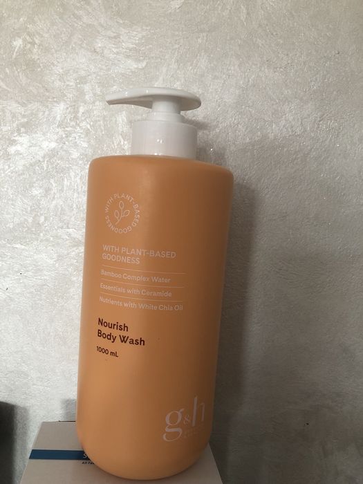 Gel de dus Amway Nourish 1000ml potrivit pentru piele sensibila