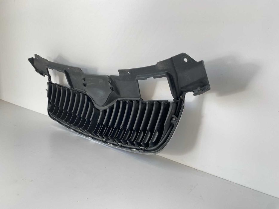 решетка радиаторна Skoda Roomster 2006-2011 г. #1049V