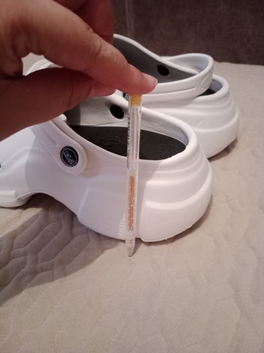 Медицинские кроксы.