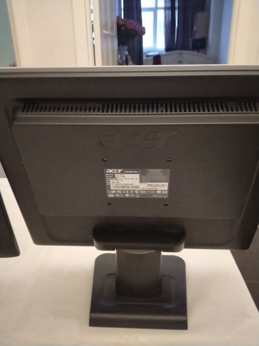 Продам мониторы 2 шт