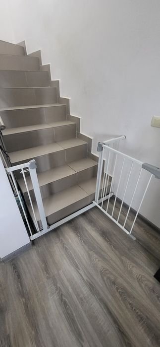 Vand doua porti de protectie pentru copii, ideale pentru scari