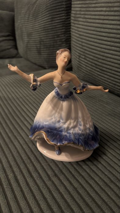 Bibelouri set de portelan fin, 4 bucati