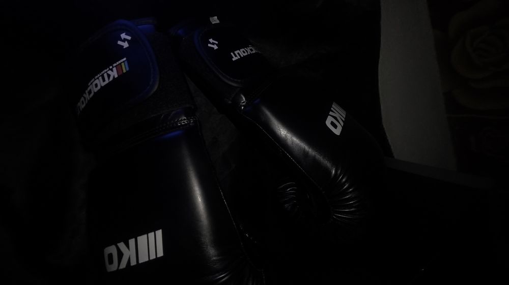 Vând mănuși Box ca noi marimea 14 OZ
