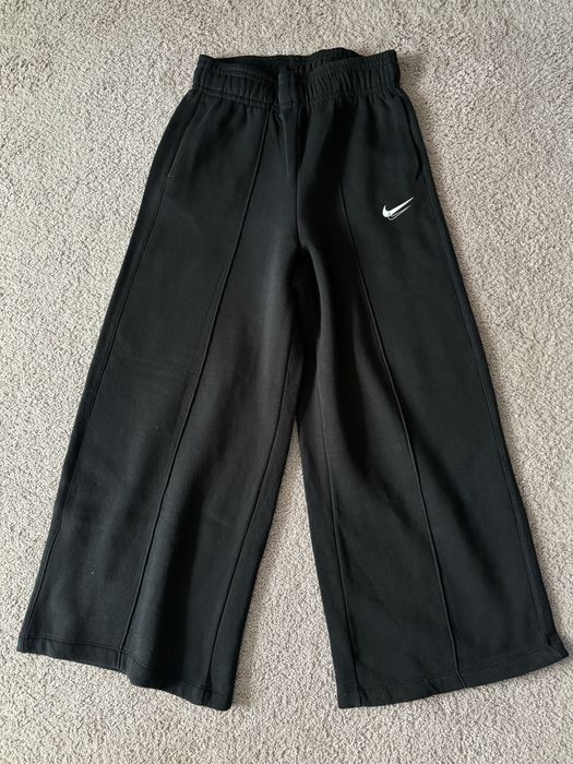 Pantaloni largi de trening nike