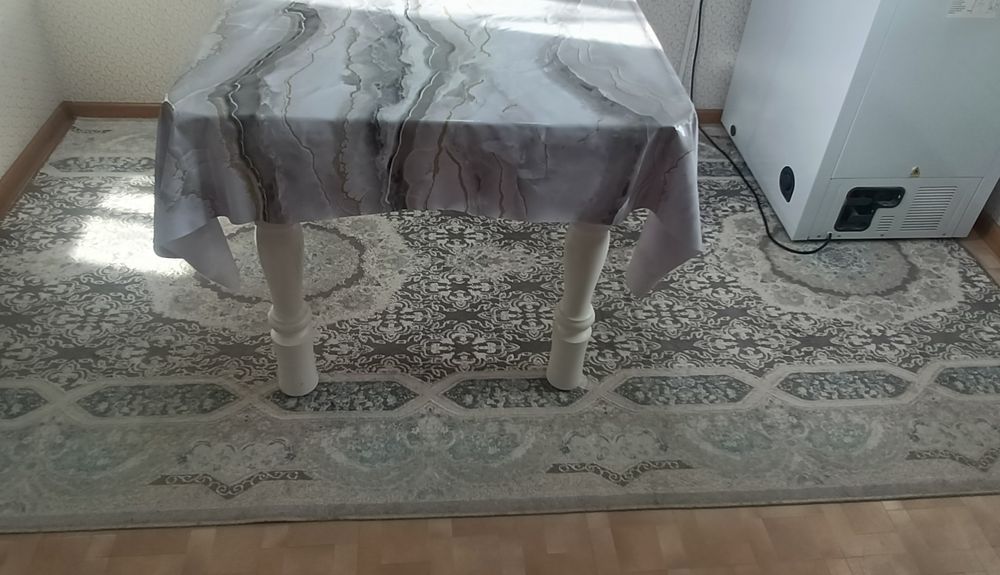 Продам ковры и куртки в хорошем состоянии