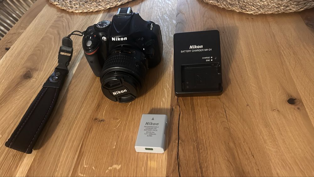 Aparat foto DSLR Nikon D5200 + obiectiv Nikkor 18-55mm, 59891 cadre