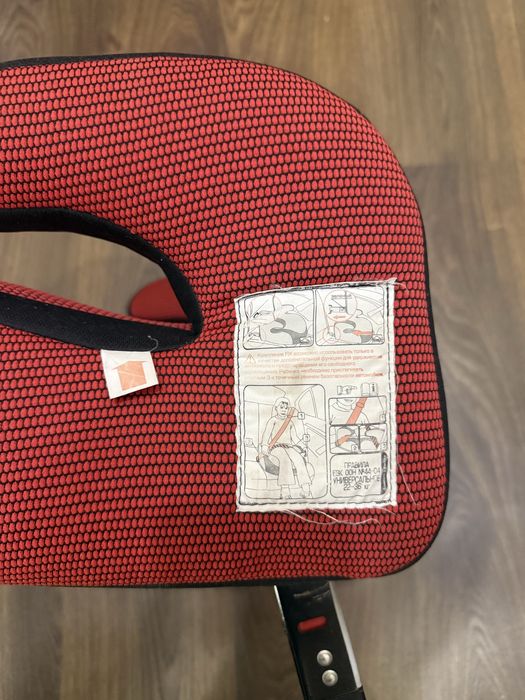 Продается  детский бустер в машину