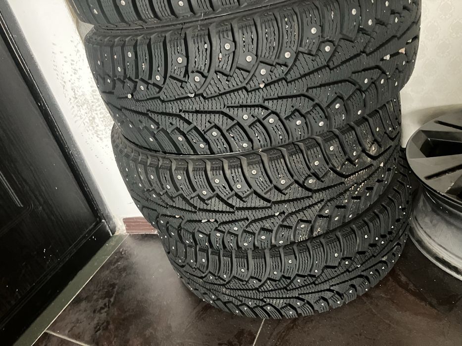 Продам автошины шипованная