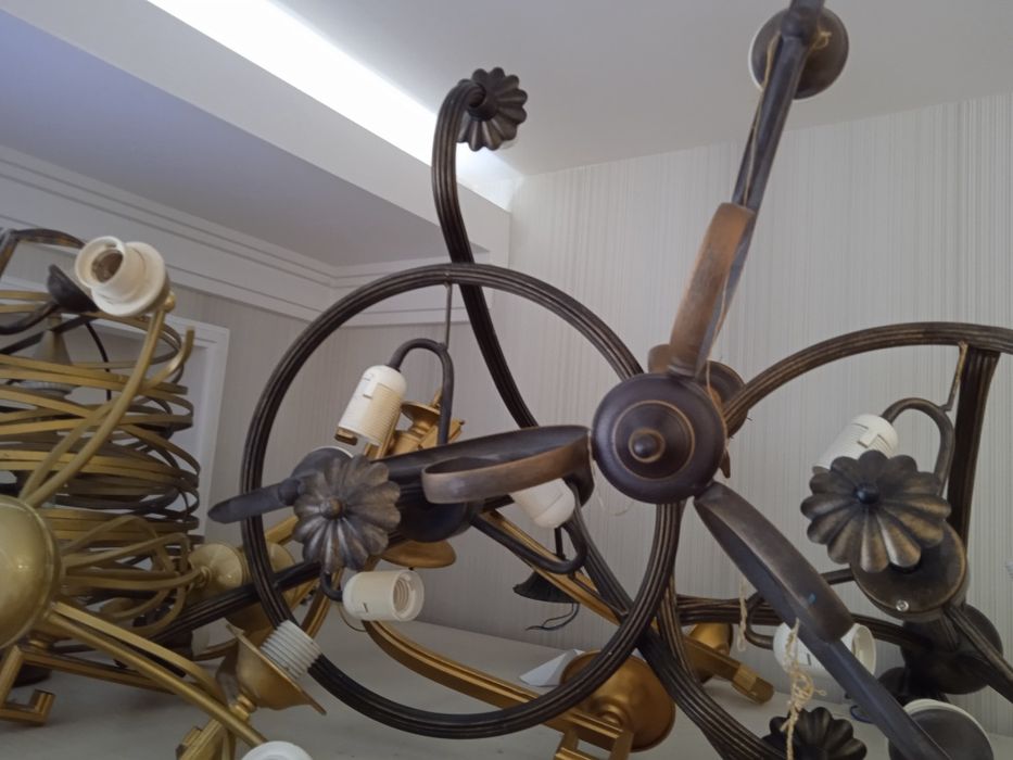 Люстры продаются