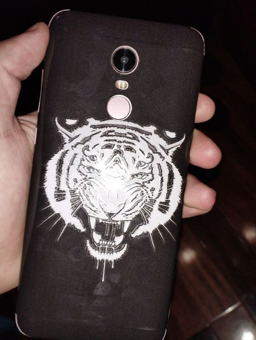 Redmi 5+ Xotira 32+32 ekran almashgan 700.000 Orqasi sinmaydi