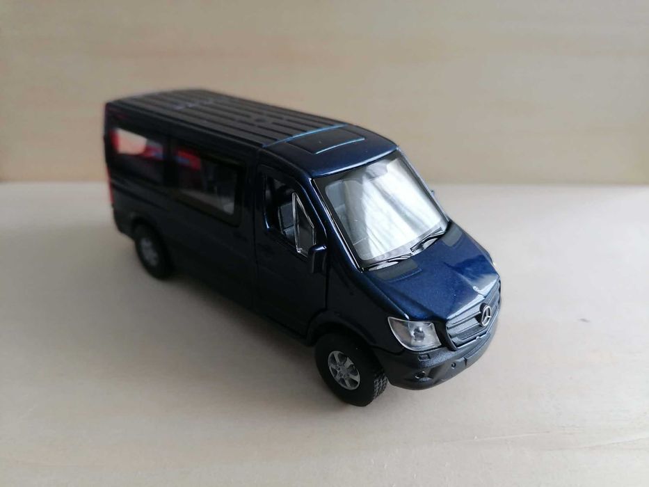 Мерцедес Спринтер в мащаб 1:34