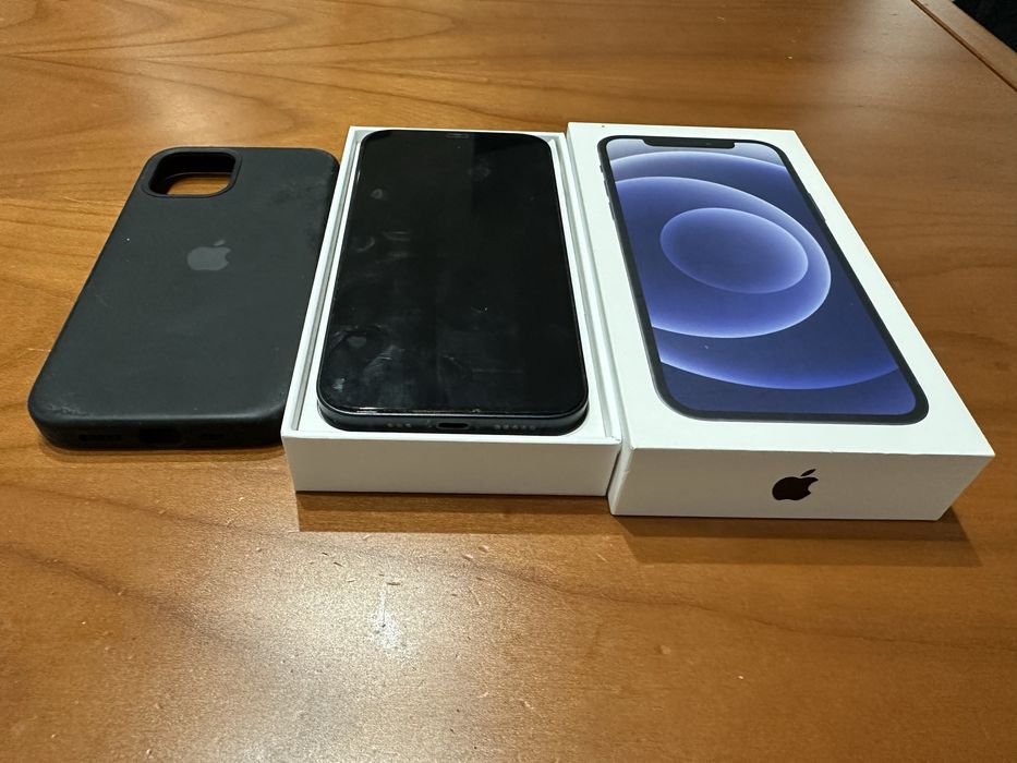 Телефон IPhone 12