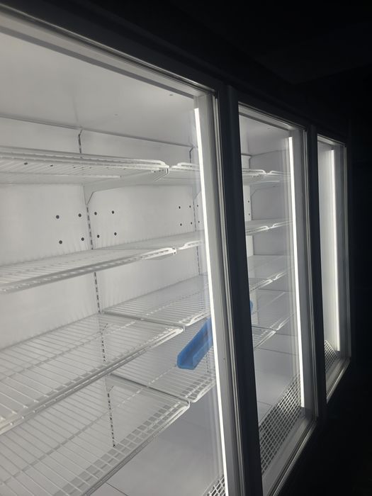 Vitrina bauturi/lactate / congelare