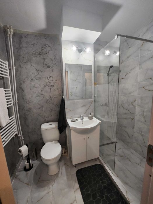 Închiriez apartament