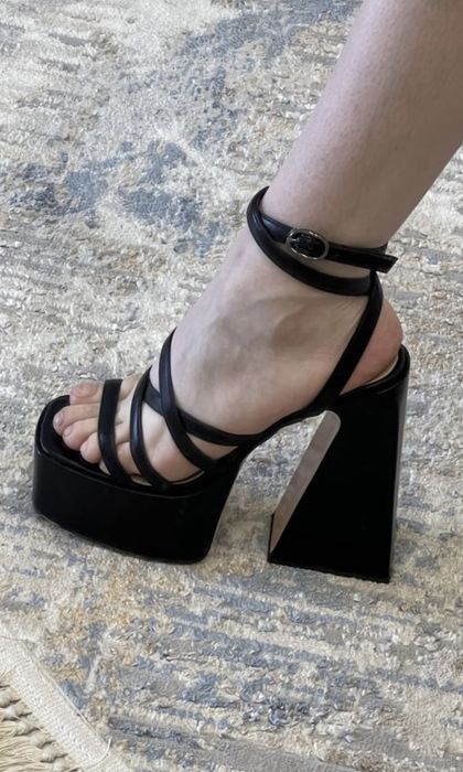 Босожки под Valentino