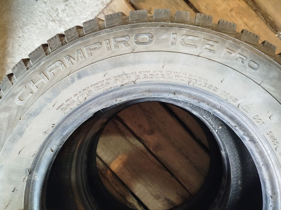 Продам б/у шипованную резину 4 шт.
