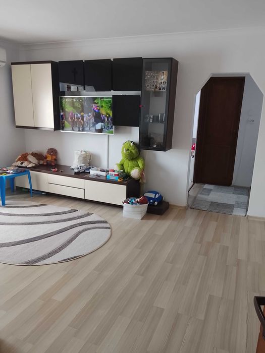 Vând apartament 3 cam