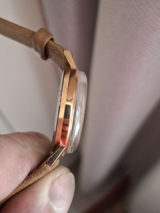 Продам позолоченные  часы СССР.