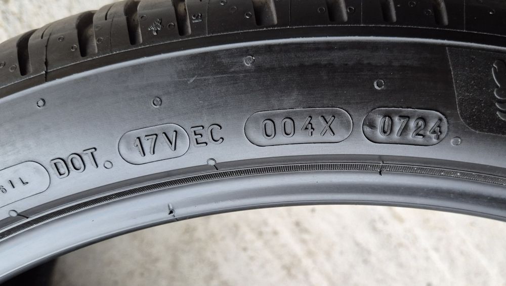 O bucată 305/30 R22 vară - una Michelin