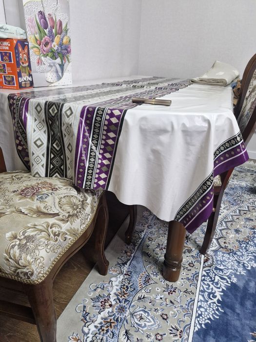 Срочно продаём стол и стулья