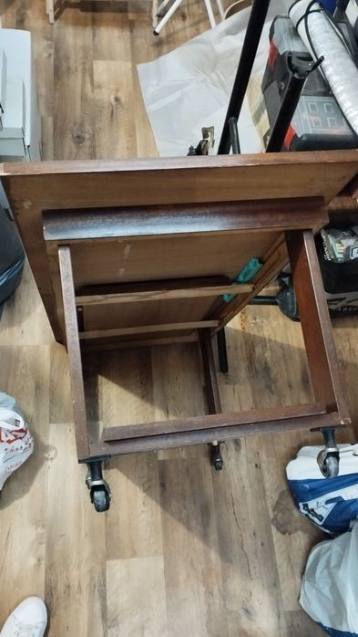 Холна маса с колелца