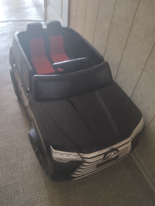 Детская машина на пульту