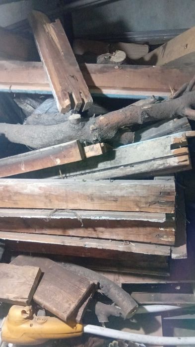 Продам дрова дешево  3 куба  (для бани)